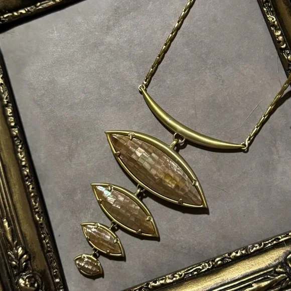 KENDRA SCOTT • Gold Morris Gold Dusted Glass Adjustable Slider Necklace